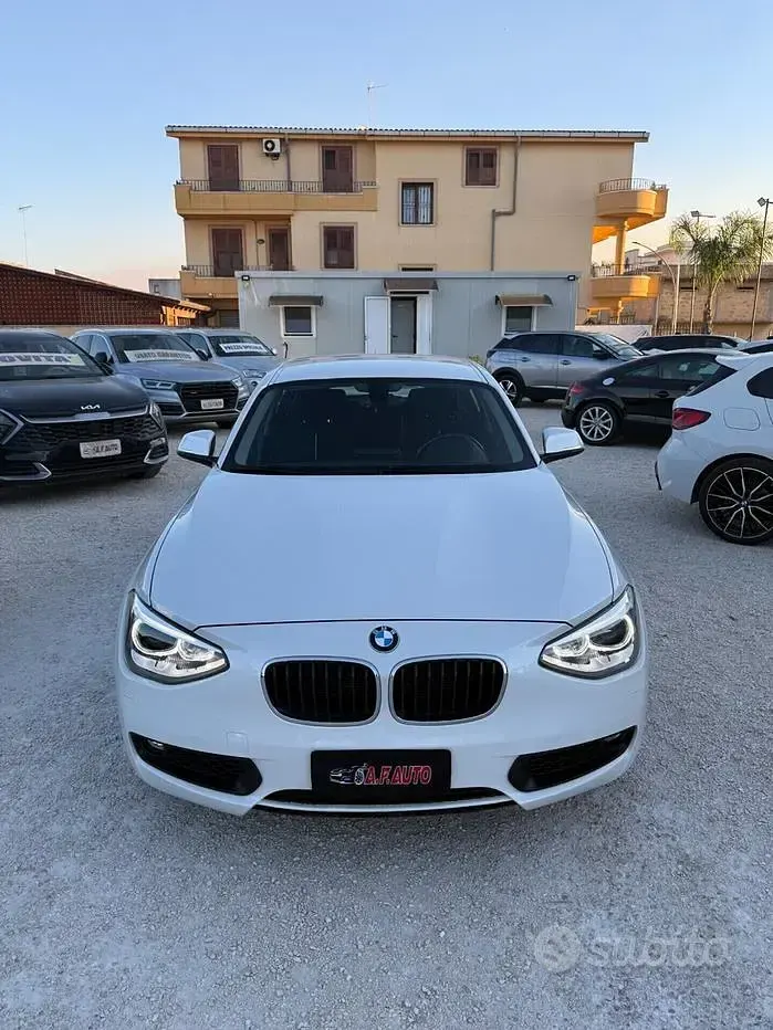 Usata BMW 118 Sport Line 143 CV (105 kW) 2015 Bianco Utilitaria
