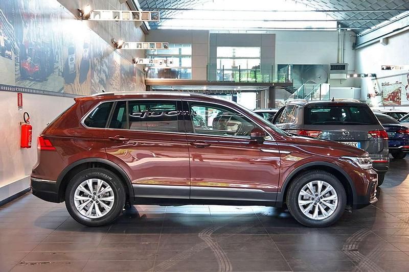 Usata VW Tiguan Life 150 CV (110 kW) 2023 Marrone SUV