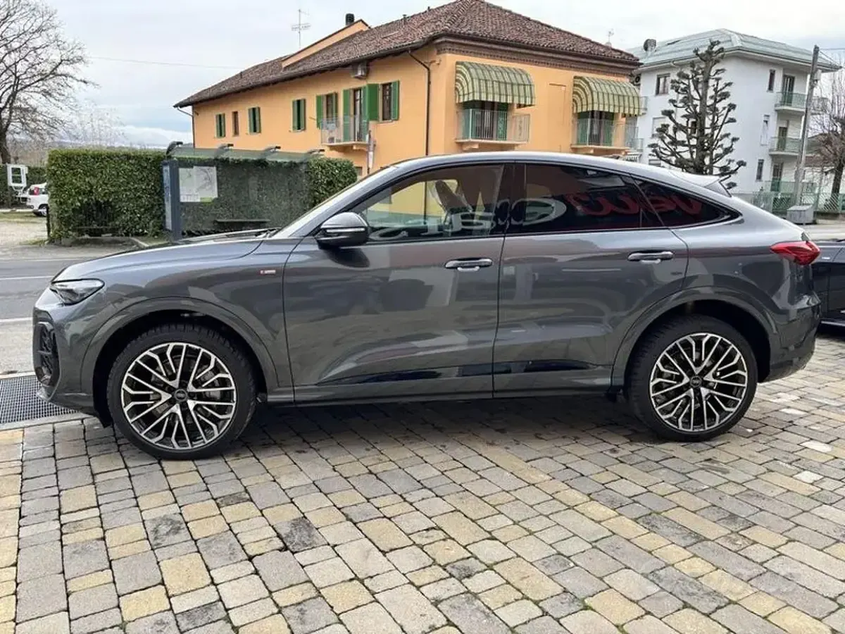 Nuova Audi Q5 Sportback Ambiente 204 CV (150 kW) 2026 Grigio SUV