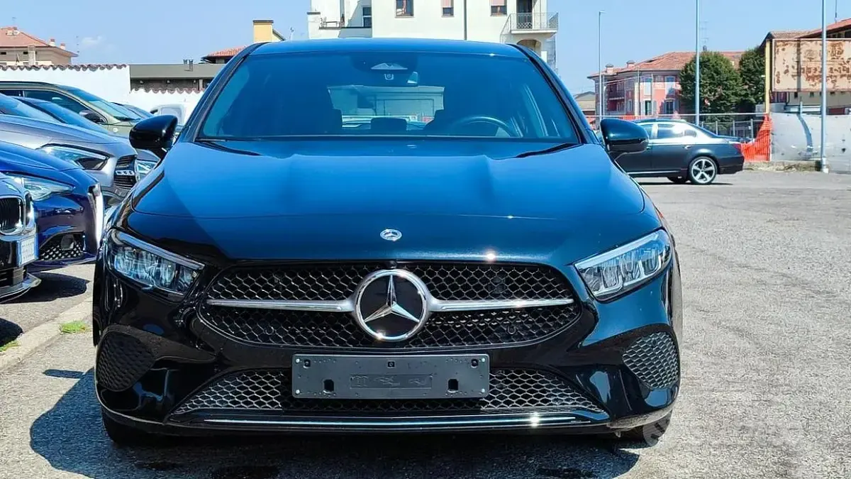 Usata Mercedes A180 Progressive 116 CV (85 kW) 2025 Nero Berlina