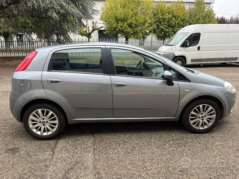 Usata Fiat Grande Punto 90 CV (66 kW) 2007 Grigio Utilitaria