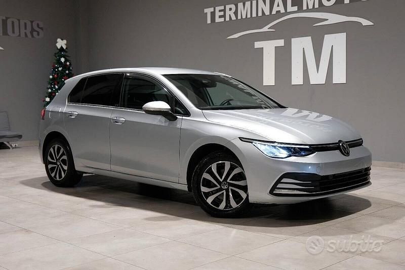 Usata VW Golf VIII Life 115 CV (84 kW) 2022 Grigio Berlina