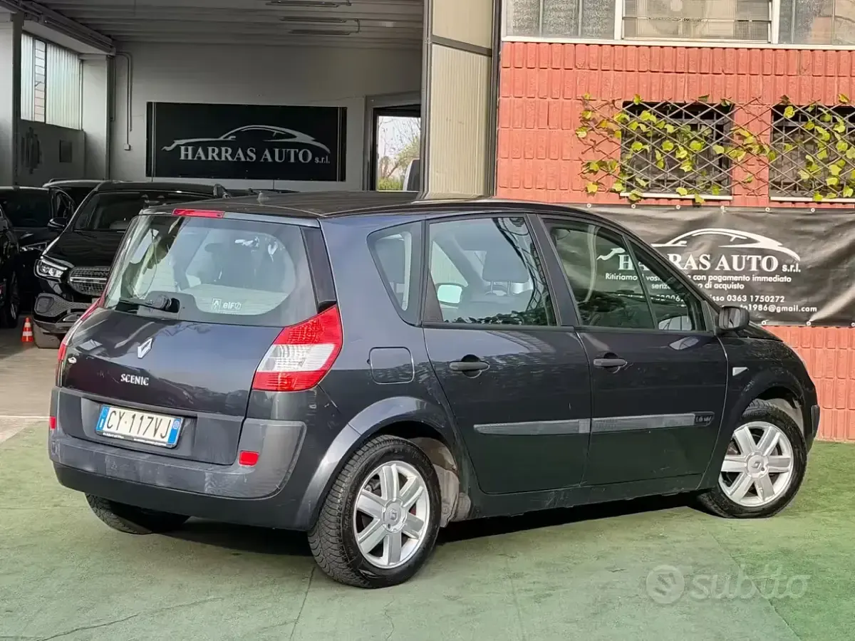 Usata Renault Grand Scénic II Exception 111 CV (81 kW) 2005 Grigio Monovolume