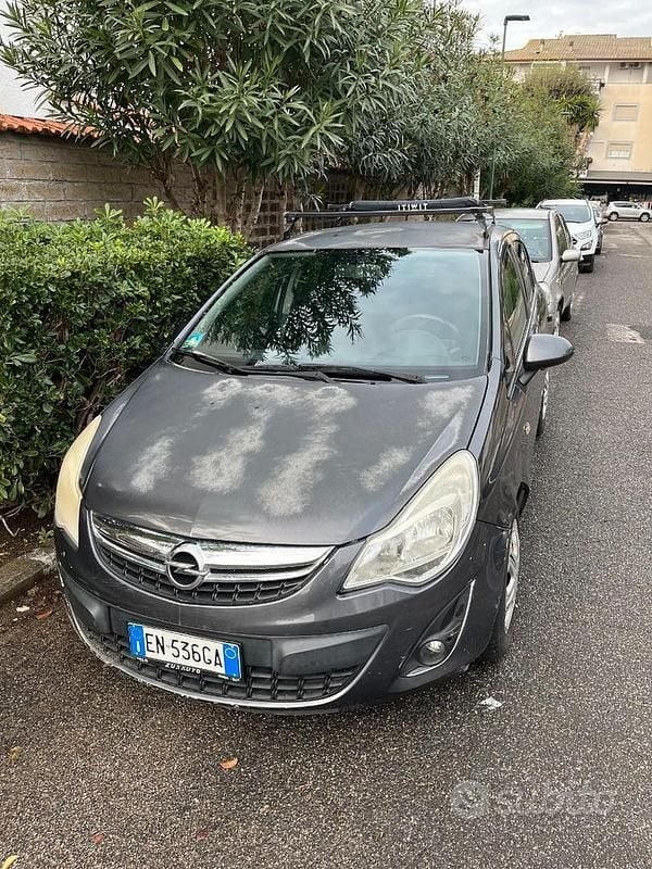 Grigio Usata 2012 Opel Corsa Tre volumi | 2000 € (Super prezzo) - Immagine 1/3