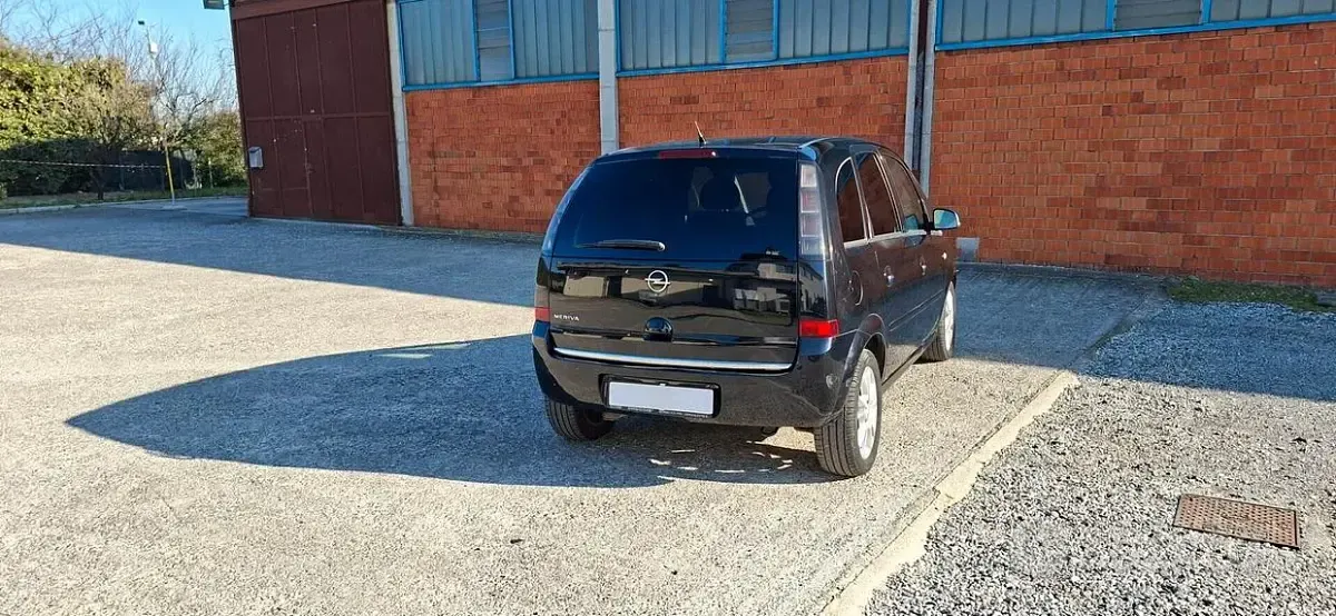 Usata Opel Meriva Enjoy 90 CV (66 kW) 2011 Nero Monovolume