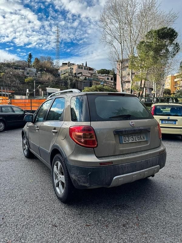 Usata Fiat Sedici 119 CV (87 kW) 2007 Oro SUV