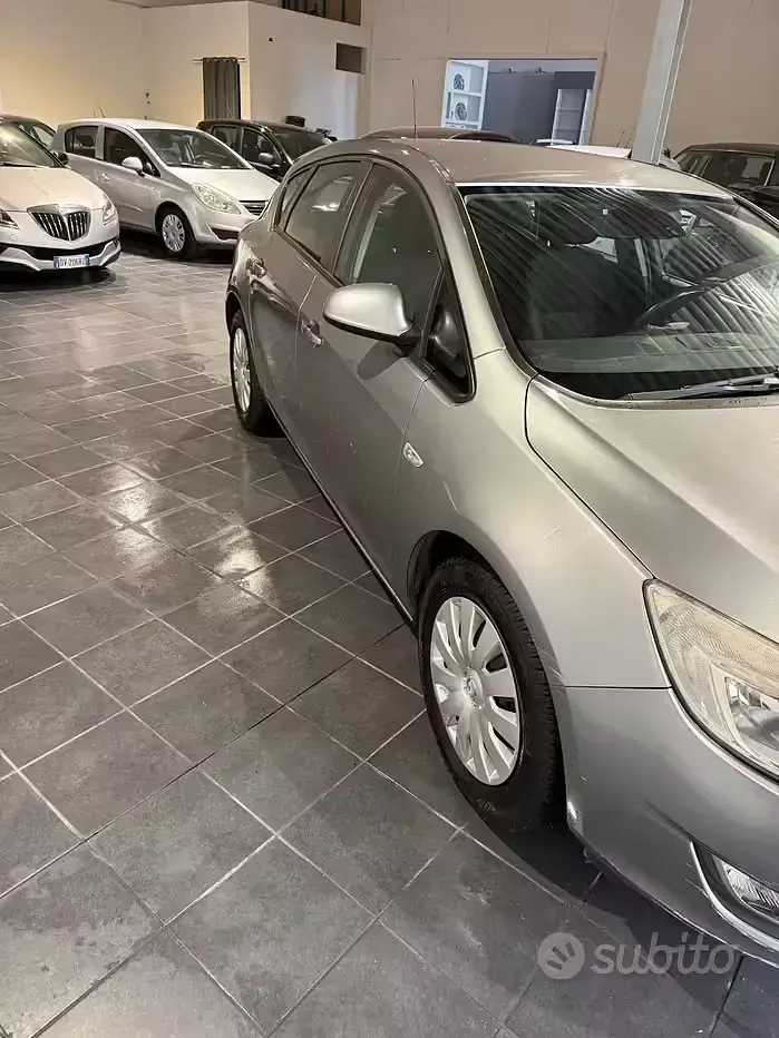 Usata Opel Astra 110 CV (80 kW) 2010 Grigio Berlina