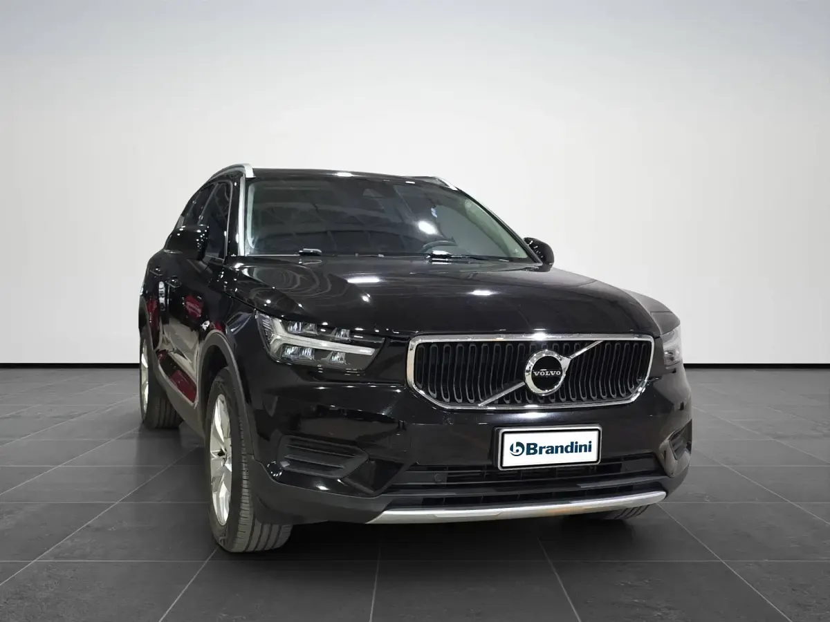 Usata Volvo XC40 Momentum 129 CV (94 kW) 2022 Nero SUV