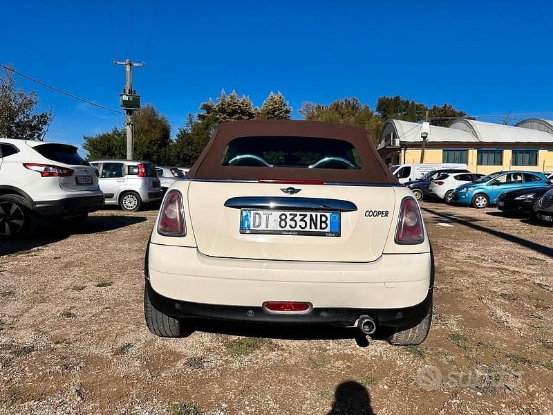 Usata Mini Cooper Cabriolet 120 CV (88 kW) 2009 Beige Cabrio
