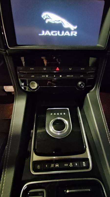 Usata 2018 Jaguar F-Pace R-Sport SUV | 22.500 € (Cara) - Immagine 1/4