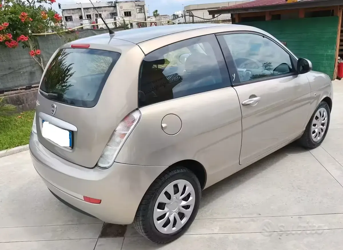 Usata Lancia Ypsilon 60 CV (44 kW) 2010 Utilitaria