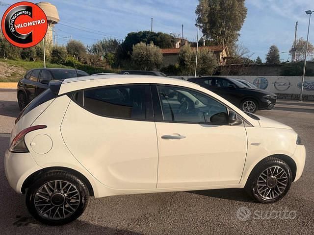 Usata Lancia Ypsilon S 69 CV (50 kW) 2023 Bianco Utilitaria