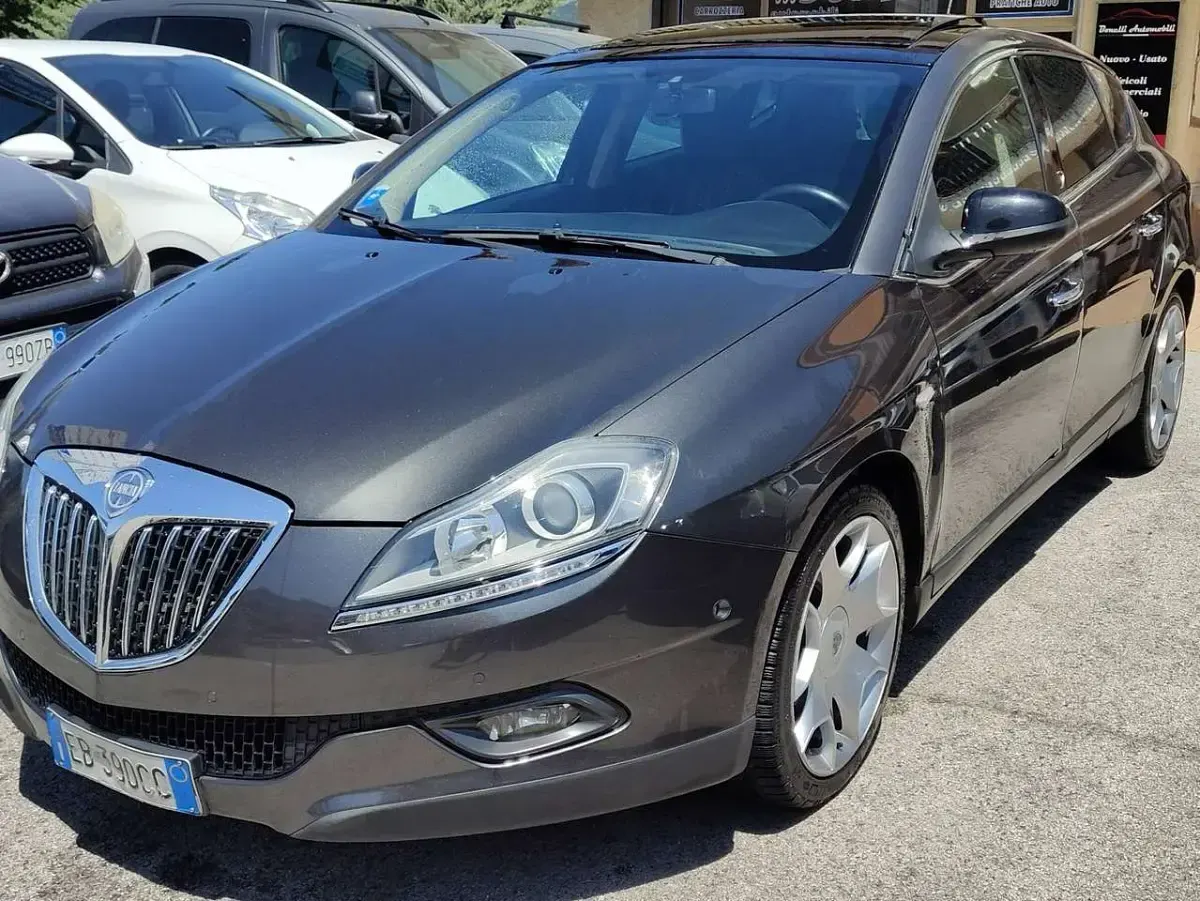 Usata Lancia Delta 165 CV (121 kW) 2010 Grigio Utilitaria