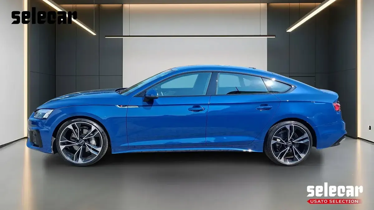 Usata Audi A5 Sportback S-Line 204 CV (150 kW) 2024 Blu atollo metallizzato Utilitaria