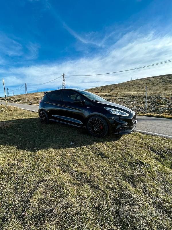Usata Ford Fiesta ST-Line 85 CV (62 kW) 2017 Nero Utilitaria