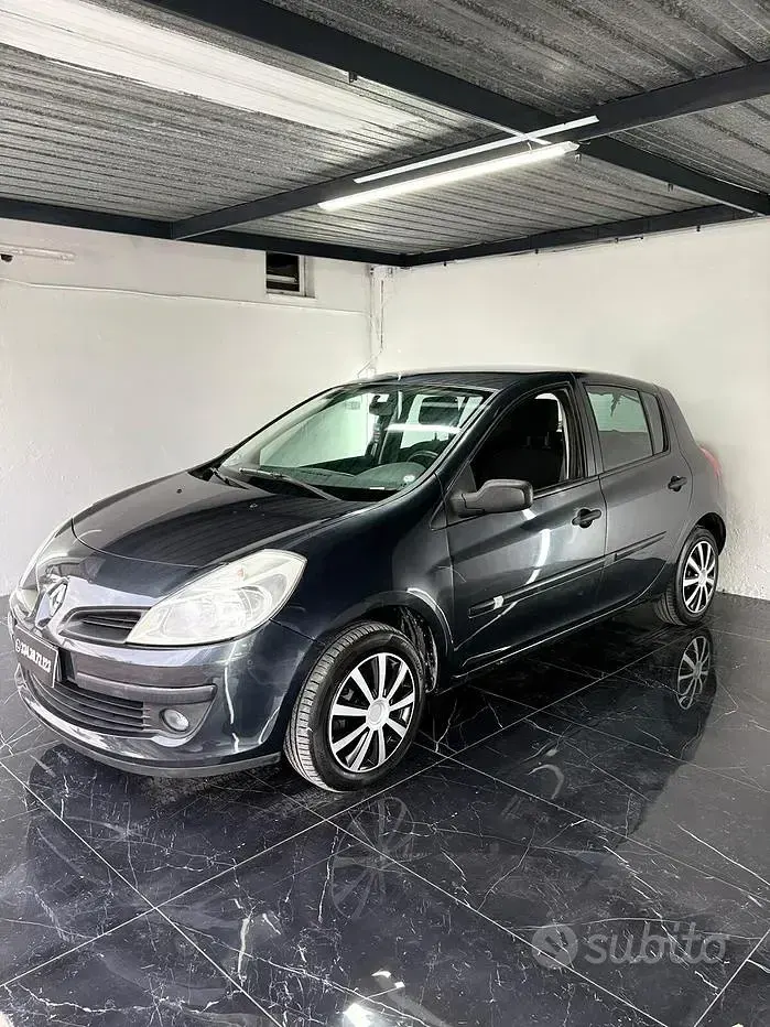 Usata Renault Clio II 75 CV (55 kW) 2010 Grigio Berlina