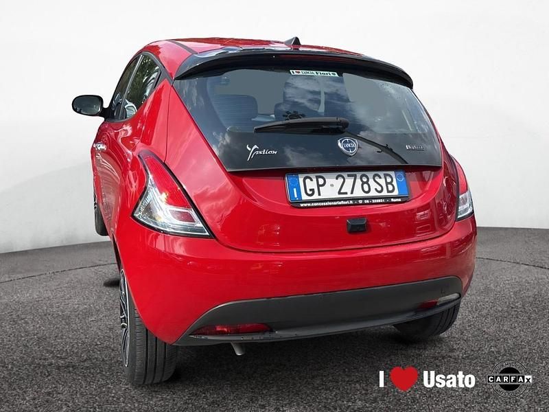 Usata Lancia Ypsilon Gold 70 CV (51 kW) 2023 Rosso Utilitaria