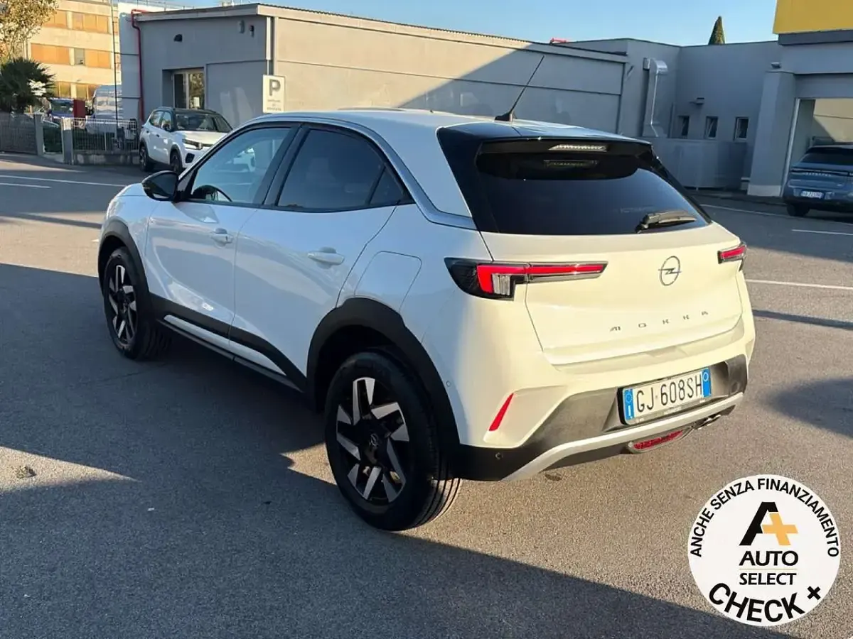 Usata Opel Mokka Elegance 131 CV (96 kW) 2022 Bianco SUV
