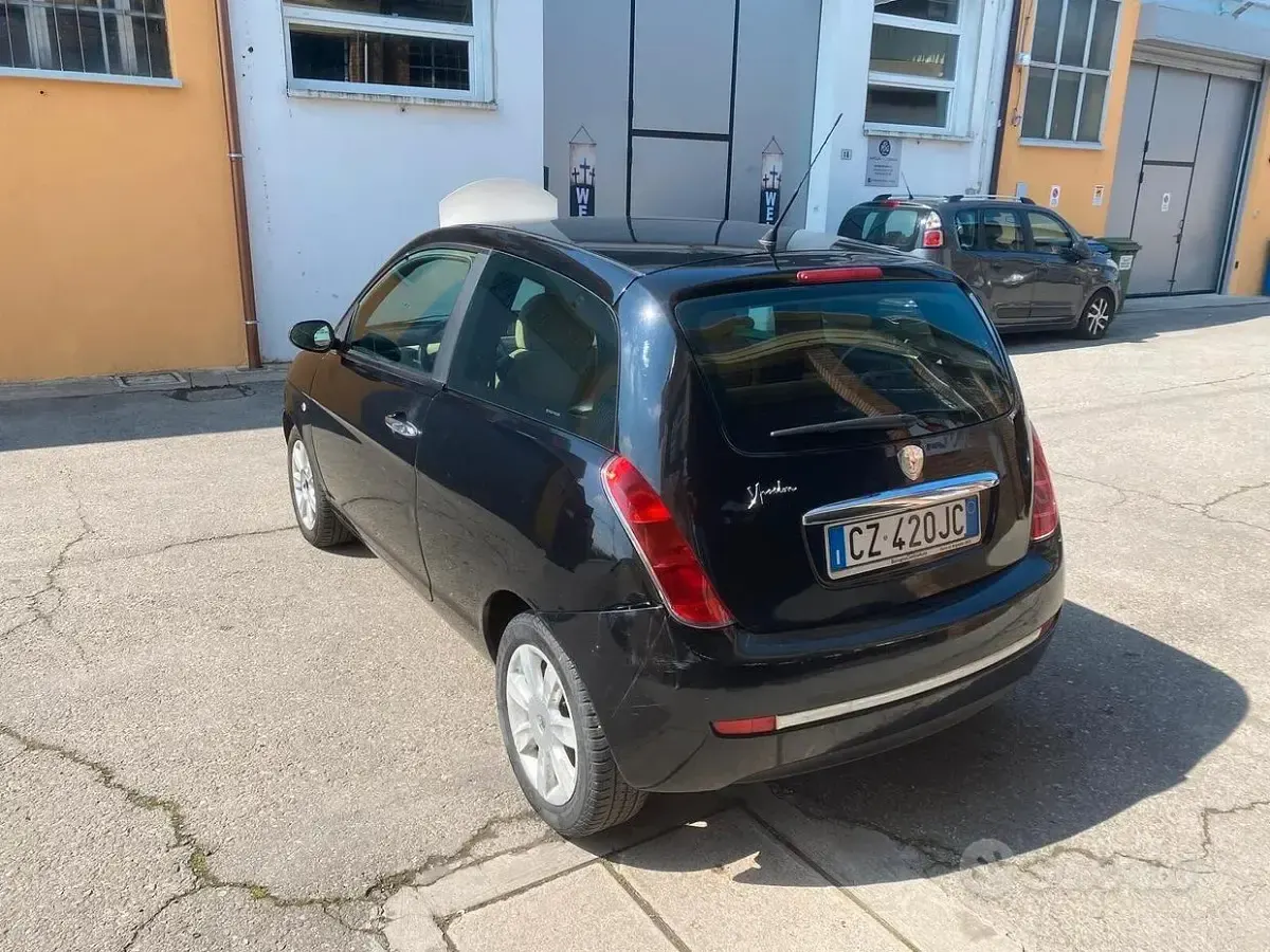 Usata Lancia Ypsilon 80 CV (58 kW) 2006 Nero Utilitaria
