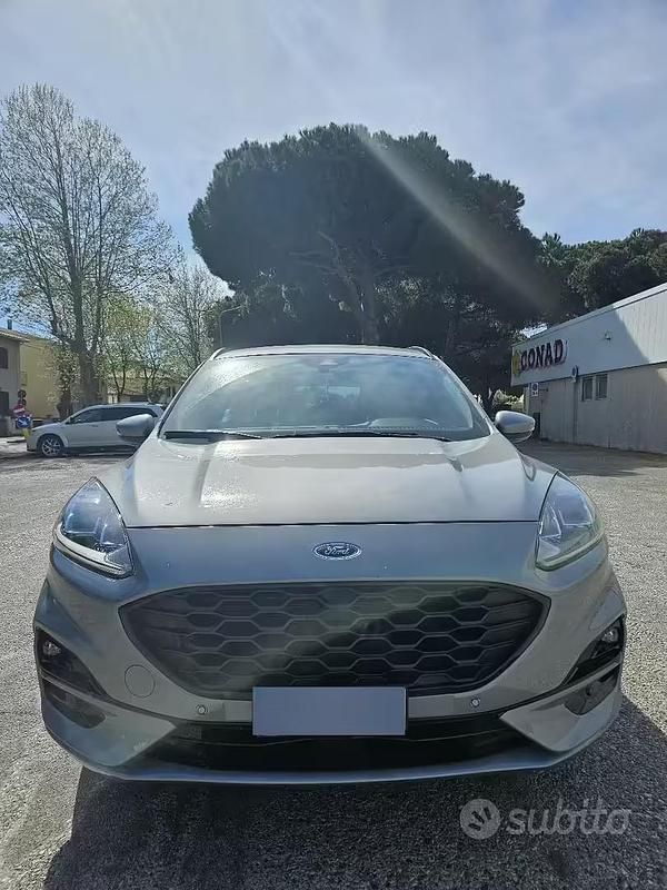 Usata Ford Kuga ST-Line 150 CV (110 kW) 2023 Grigio SUV
