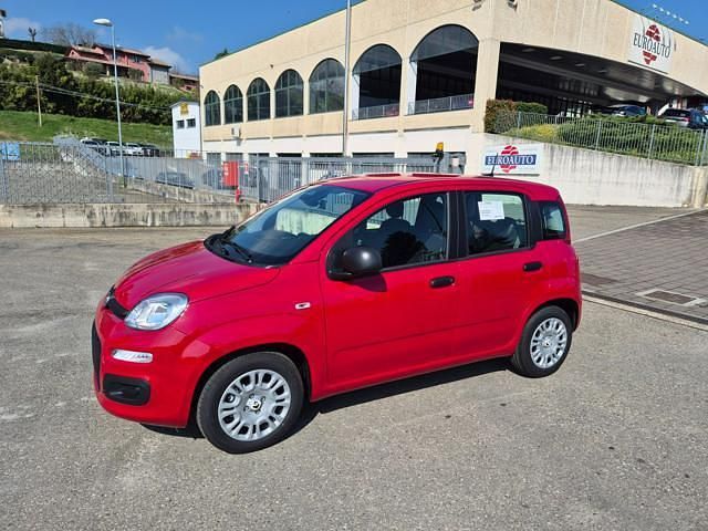 Nuova Fiat Panda Icon 65 CV (47 kW) 2025 Rosso Utilitaria
