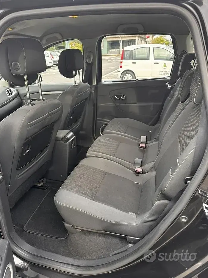 Usata Renault Scénic III 110 CV (80 kW) 2010 Nero Monovolume