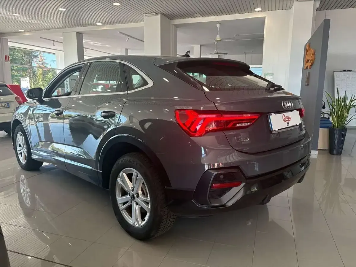 Usata Audi Q3 Ambiente 150 CV (110 kW) 2023 Grigio chronos pastello SUV