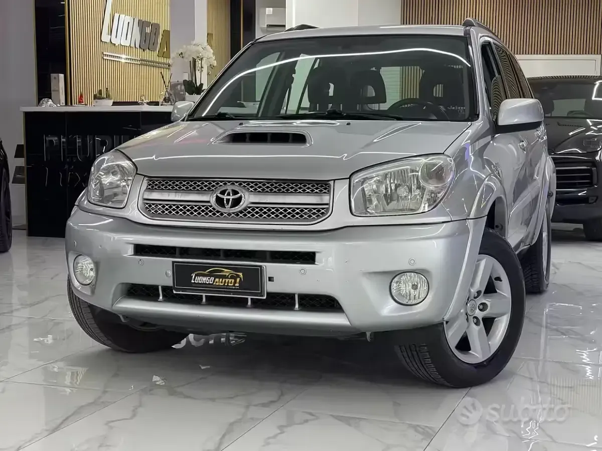 Second-hand Toyota RAV4 116 CP (85 kW) 2005 Gri SUV