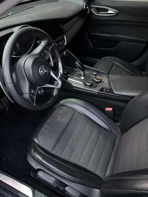 Usata Alfa Romeo Giulia Super 179 CV (131 kW) 2016 Berlina