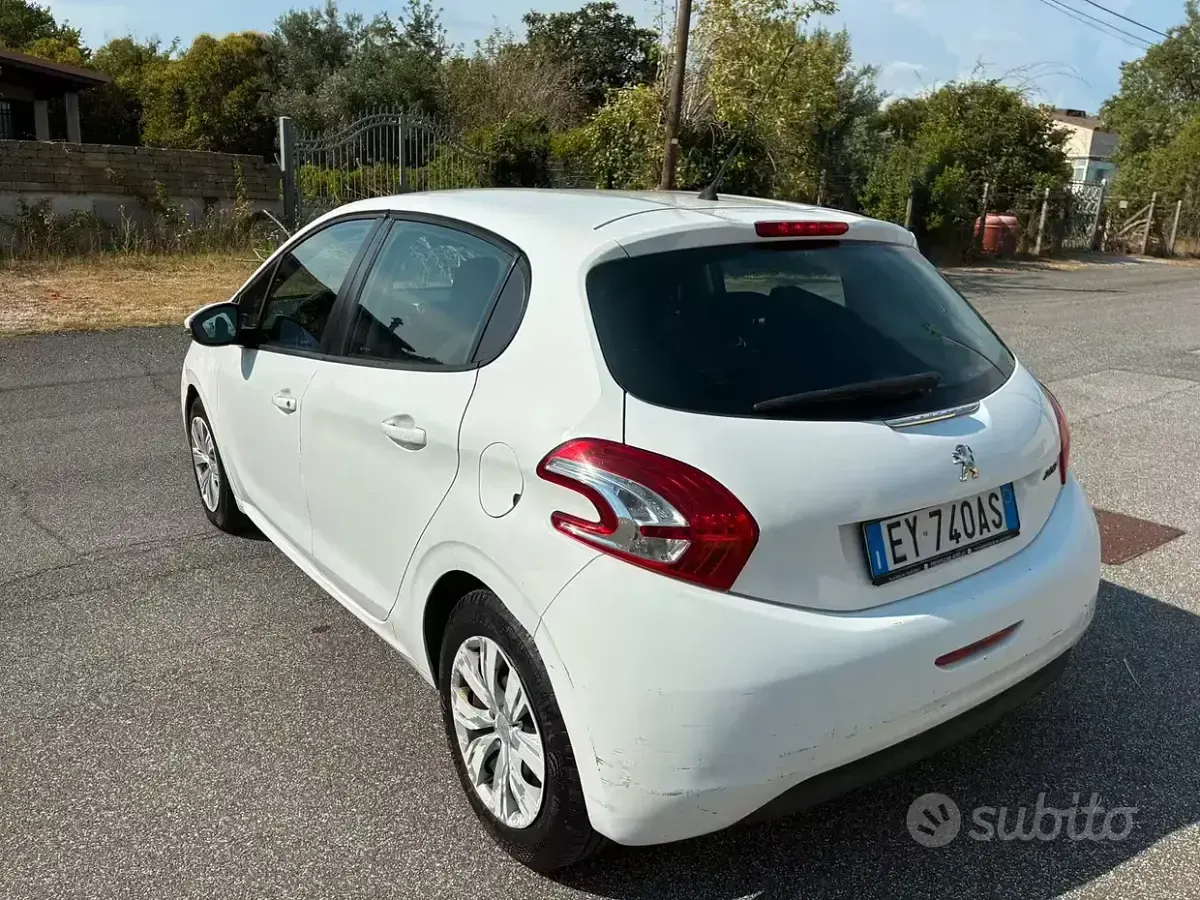 Usata Peugeot 208 95 CV (69 kW) 2015 Bianco Utilitaria
