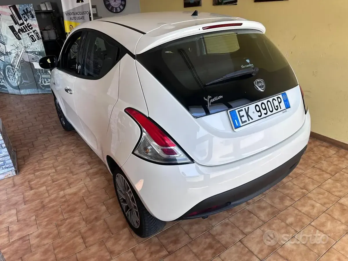 Usata Lancia Ypsilon Gold 86 CV (63 kW) 2011 Bianco Utilitaria