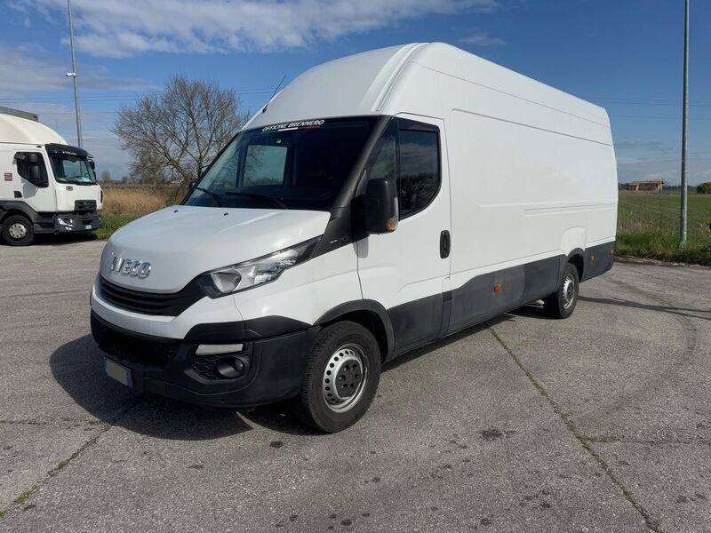 Bianco Usata 2018 Iveco Daily Furgone | 16.000 € (Buon prezzo) - Immagine 1/4