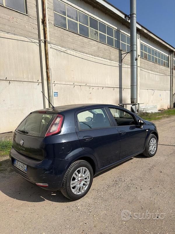 Usata Fiat Punto Lounge 69 CV (50 kW) 2012 Blu Utilitaria