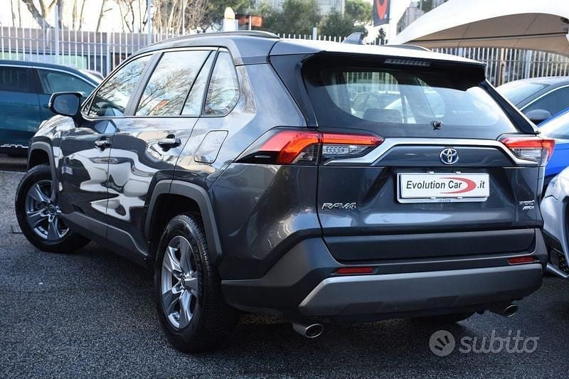 Usata Toyota RAV4 Hybrid Business Edition 222 CV (163 kW) 2022 Grigio metallizzato SUV