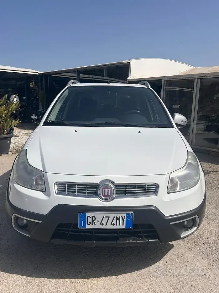 Usata Fiat Sedici Emotion 107 CV (78 kW) 2009 Bianco SUV