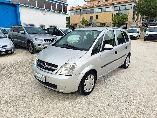 Grigio(met.) Usata 2004 Opel Meriva Club Monovolume | 3300 € (Molto cara) - Immagine 1/4