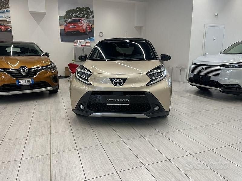 Usata Toyota Aygo X Lounge 72 CV (52 kW) 2022 Marrone SUV