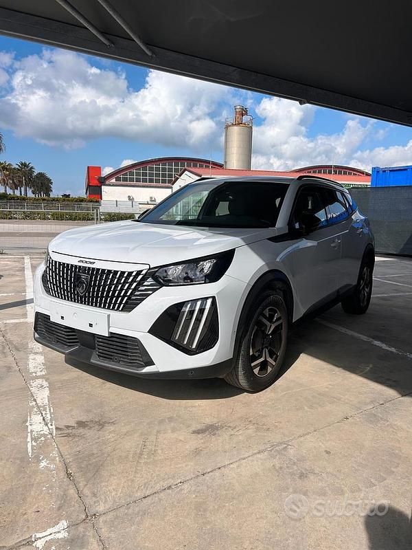 Usata Peugeot 2008 Allure 101 CV (74 kW) 2025 Bianco SUV