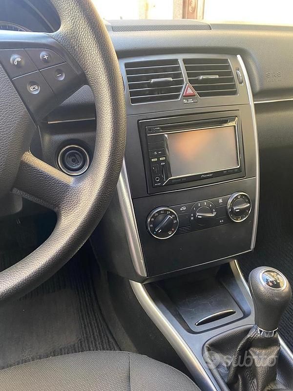 Usata Mercedes B180 2010 Grigio Monovolume