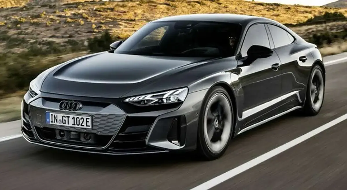 Nuova Audi RS e-tron GT Performance 163 kW (222 CV) 2026 Argento Berlina