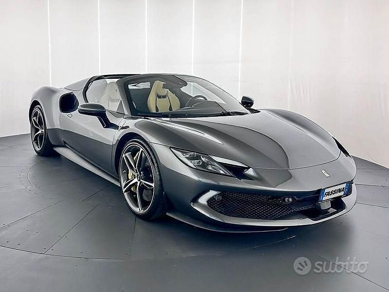 Usata Ferrari 296 830 CV (610 kW) 2023 Cabrio