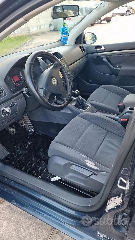 Usata VW Golf IV 105 CV (77 kW) 2006 Blu Berlina