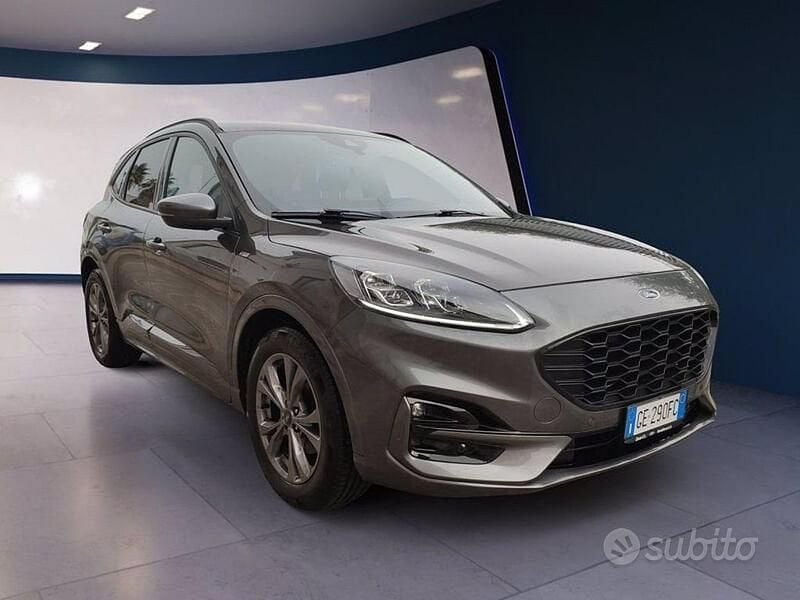 Usata Ford Kuga ST-Line X 120 CV (88 kW) 2022 Grigio SUV