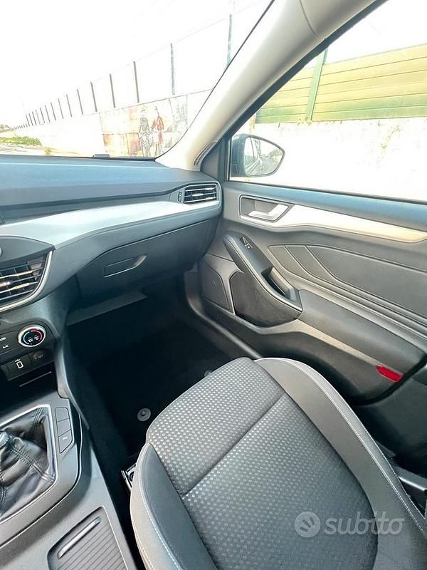 Usata Ford Focus 120 CV (88 kW) 2020 Grigio Station wagon