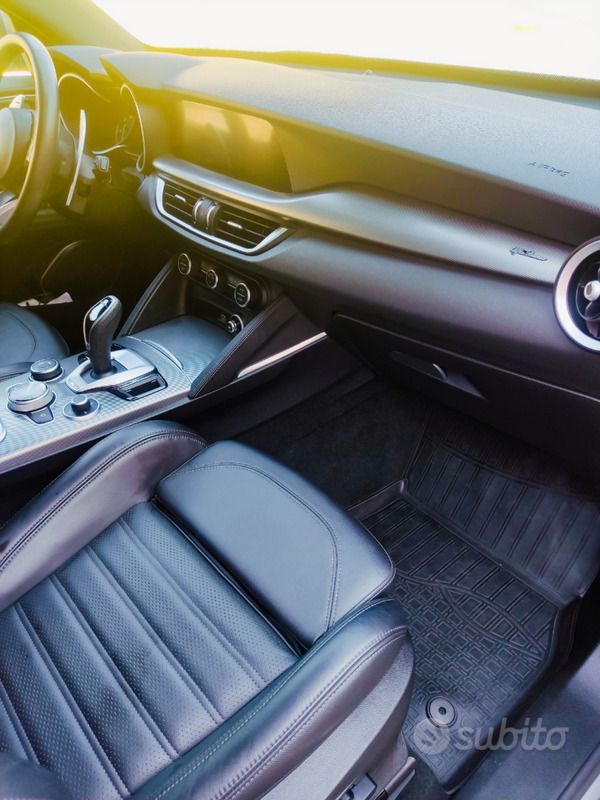 Usata Alfa Romeo Stelvio Veloce 210 CV (154 kW) 2021 Grigio SUV