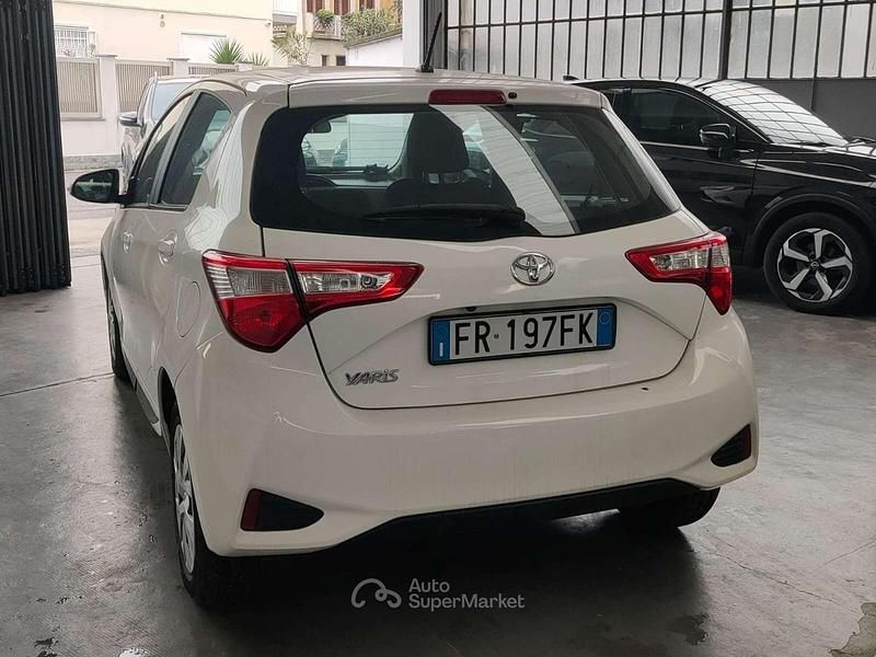 Usata Toyota Yaris Active 69 CV (50 kW) 2018 Bianco Berlina
