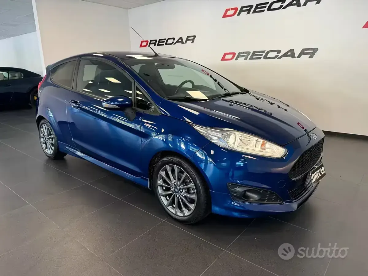 Usata Ford Fiesta ST-Line 75 CV (55 kW) 2017 Bluazzurro Utilitaria