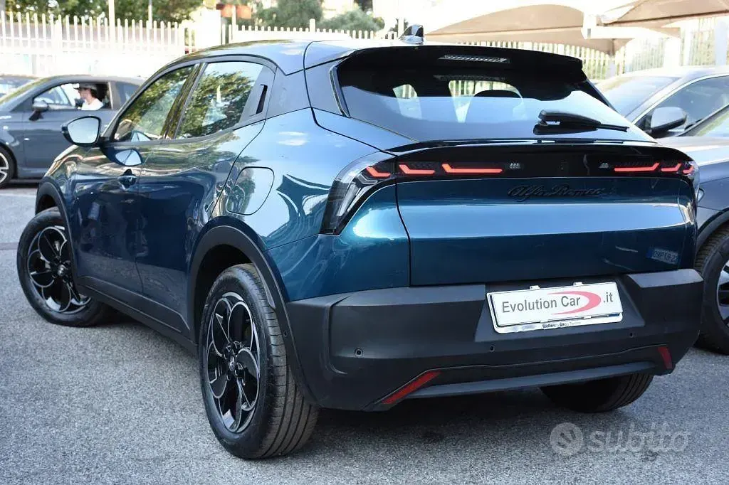 Usata Alfa Romeo Junior 61 kW (84 CV) 2025 Blu metallizzato SUV