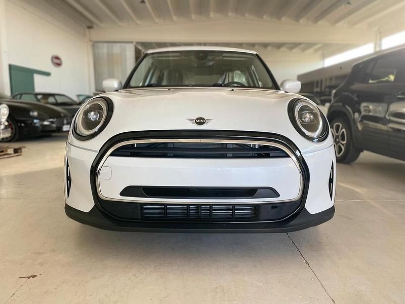 Bianco Usata 2024 Mini Cooper Classic Due volumi | 25.900 € (Ottimo prezzo) - Immagine 1/4
