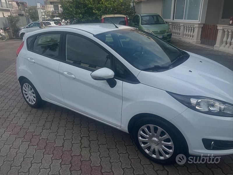 Usata Ford Fiesta 75 CV (55 kW) 2016 Bianco Berlina